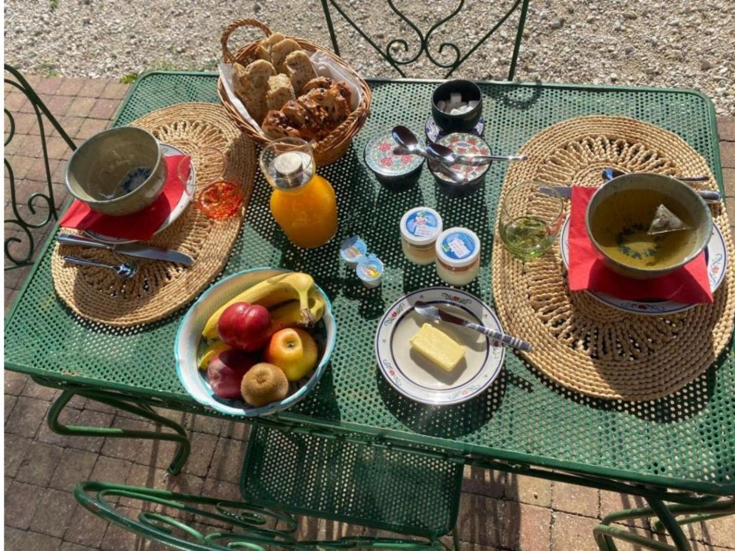 Bed and Breakfast Chez Karine Ceyzerieu Exterior foto